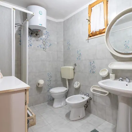 Rosa, Relax Place كونفيرسانو