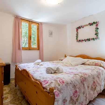 Rosa, Relax Place كونفيرسانو